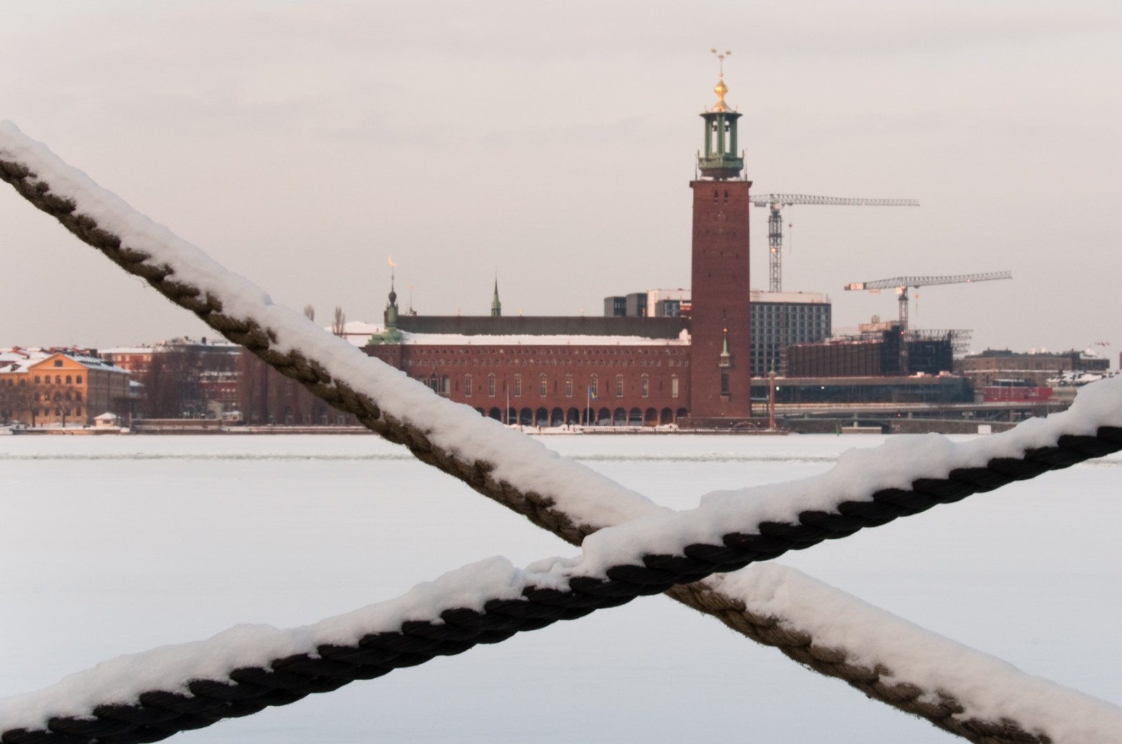 Stadshuset bakom rep