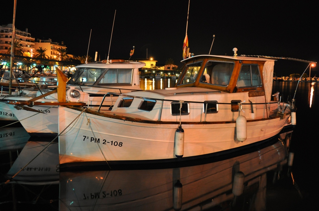 Båt i Alcudias hamn