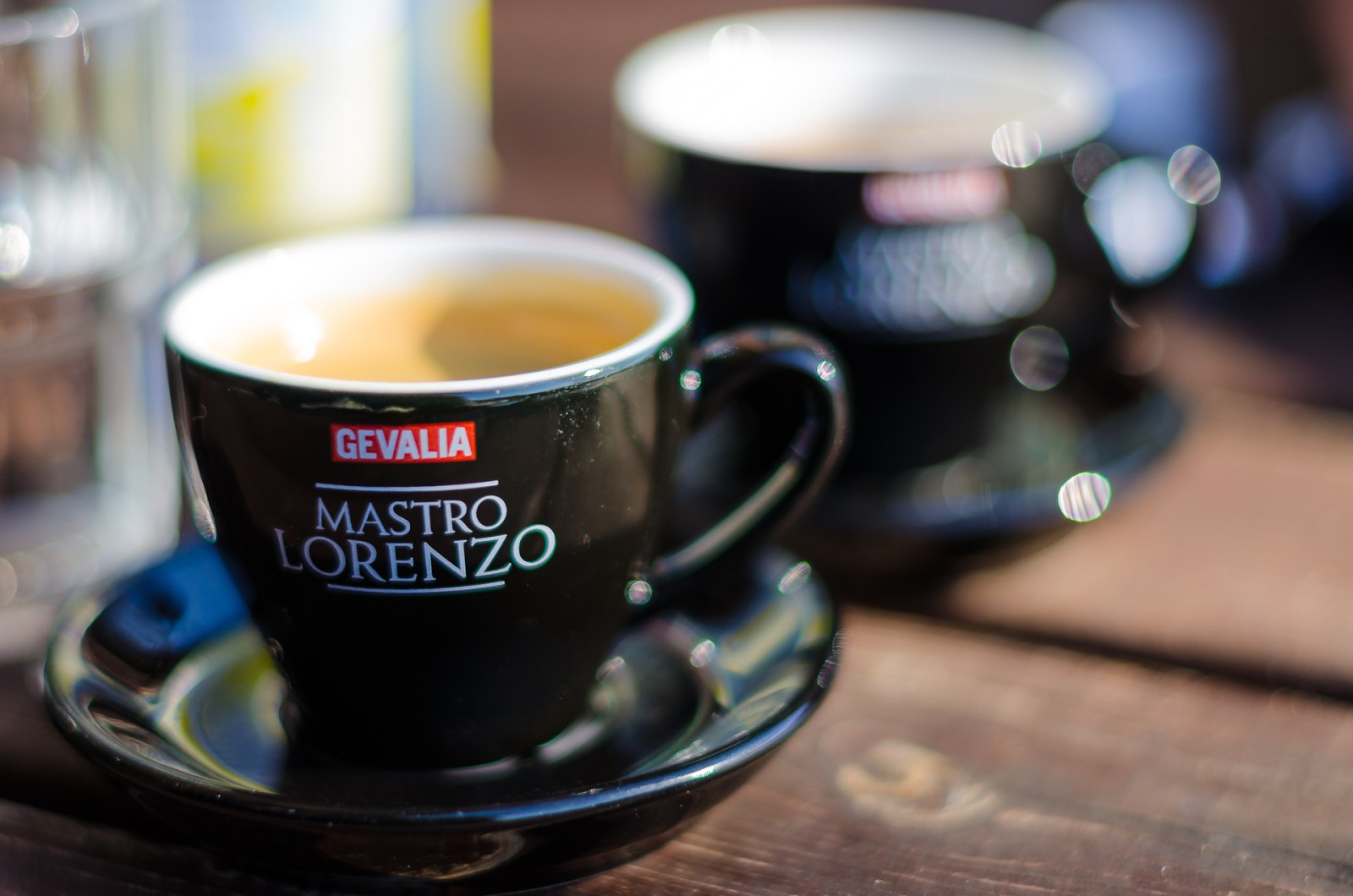 Två dubbla espresso på Hellasgården